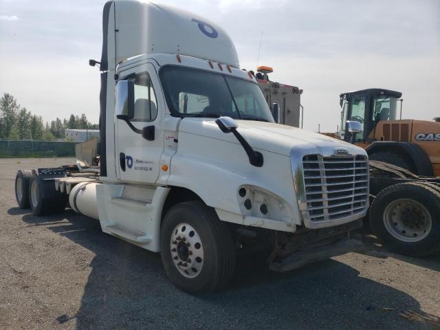  Salvage Freightliner Cascadia 1