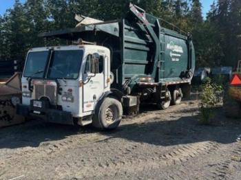  Salvage Peterbilt 320