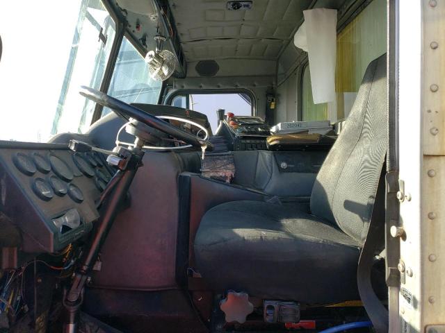 Peterbilt Tractor 320 Image 7