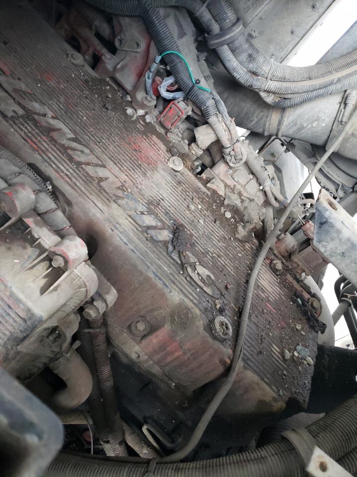 Peterbilt Tractor 320 Image 9