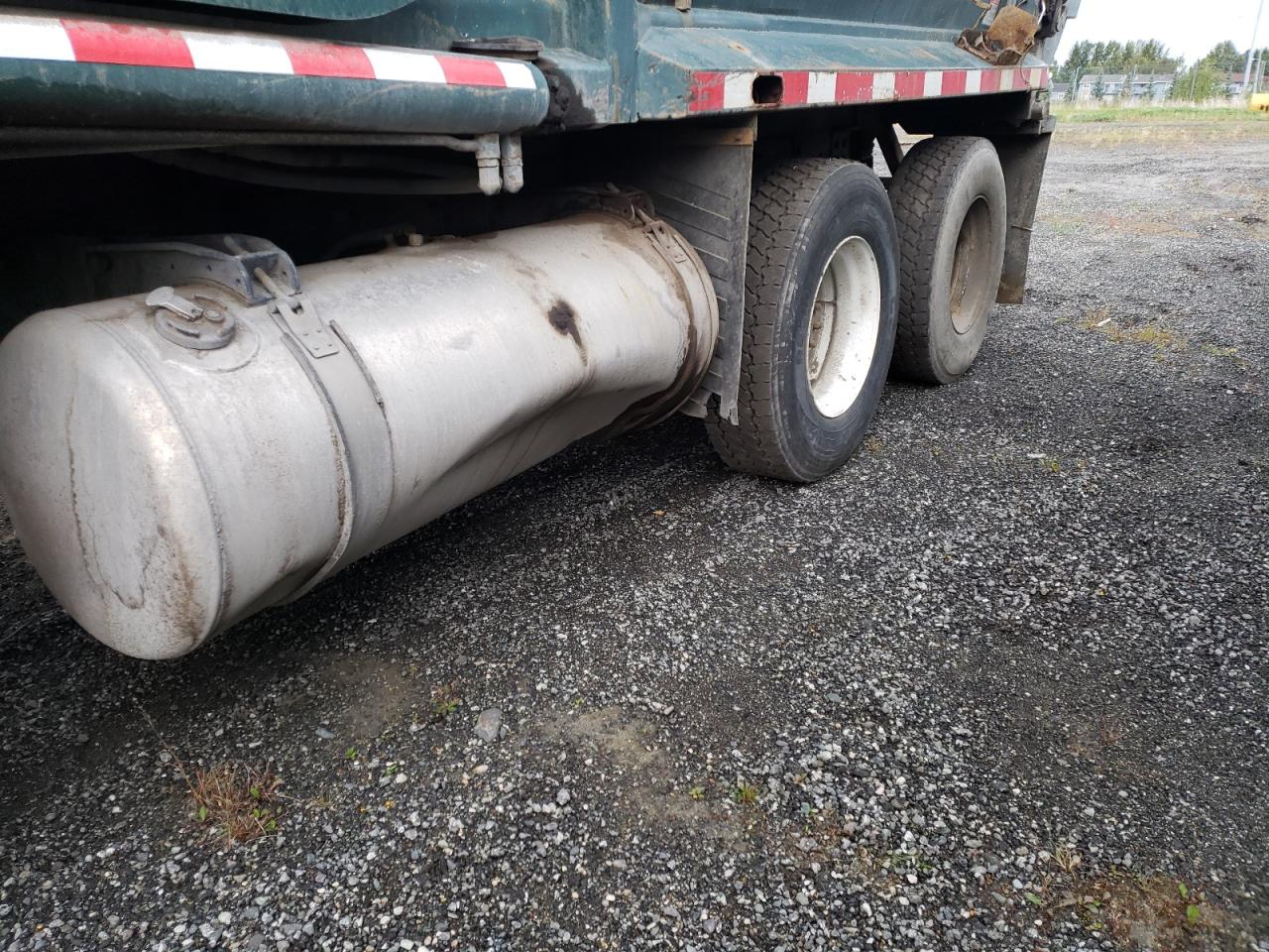 Peterbilt Tractor 320 Image 10