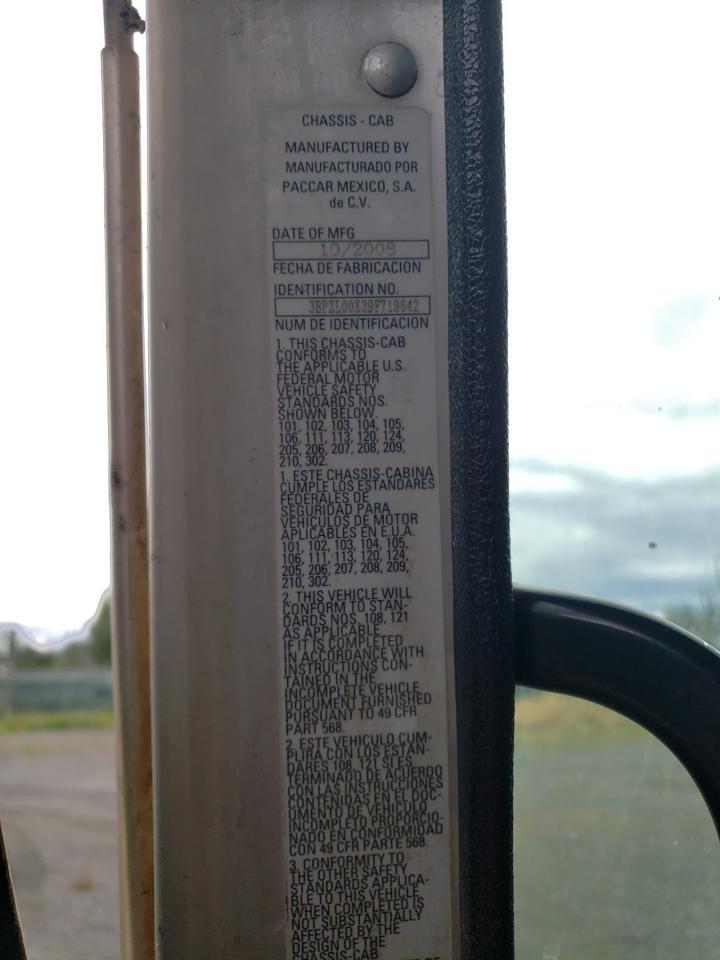 Peterbilt Tractor 320 Image 4