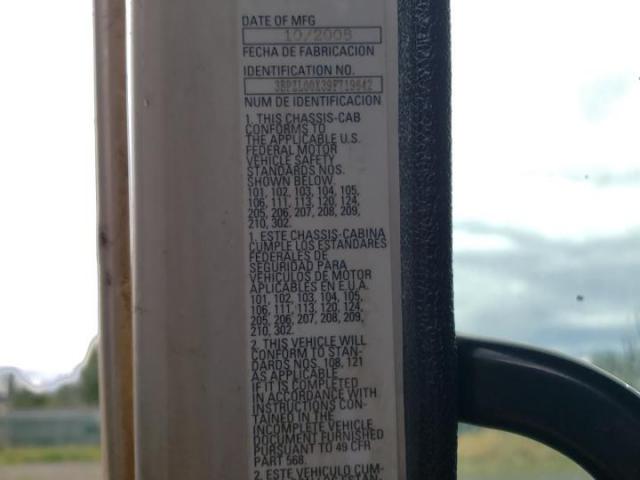 Peterbilt Tractor 320 Image 4