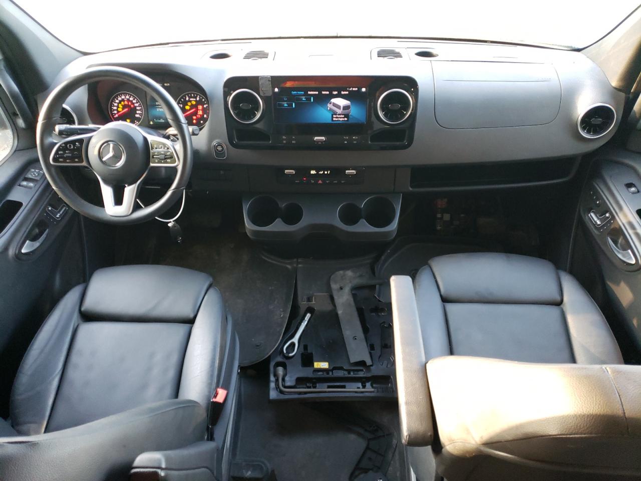 Mercedes-Benz Sprinter 2500 Image 8