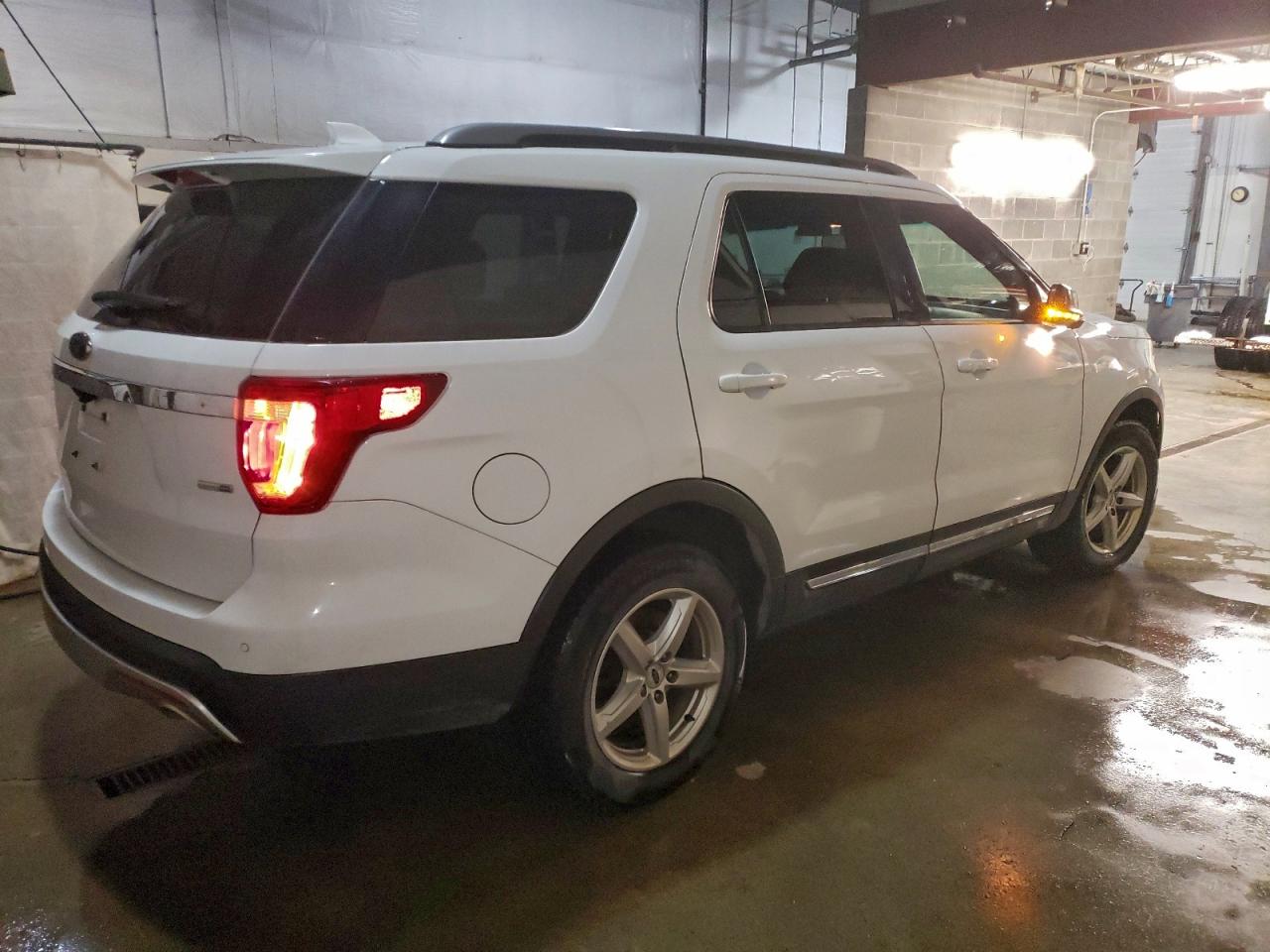 Ford Explorer Xlt Image 6