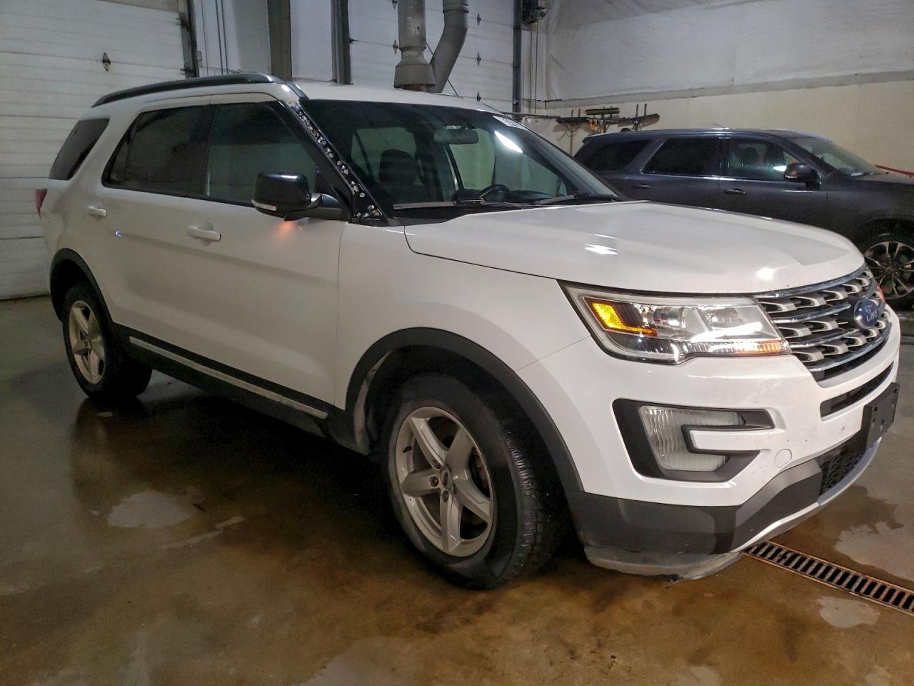 Ford Explorer Xlt Image 7