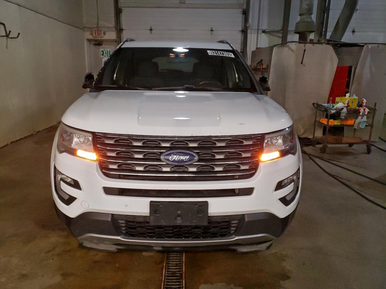 Ford Explorer Xlt Image 9