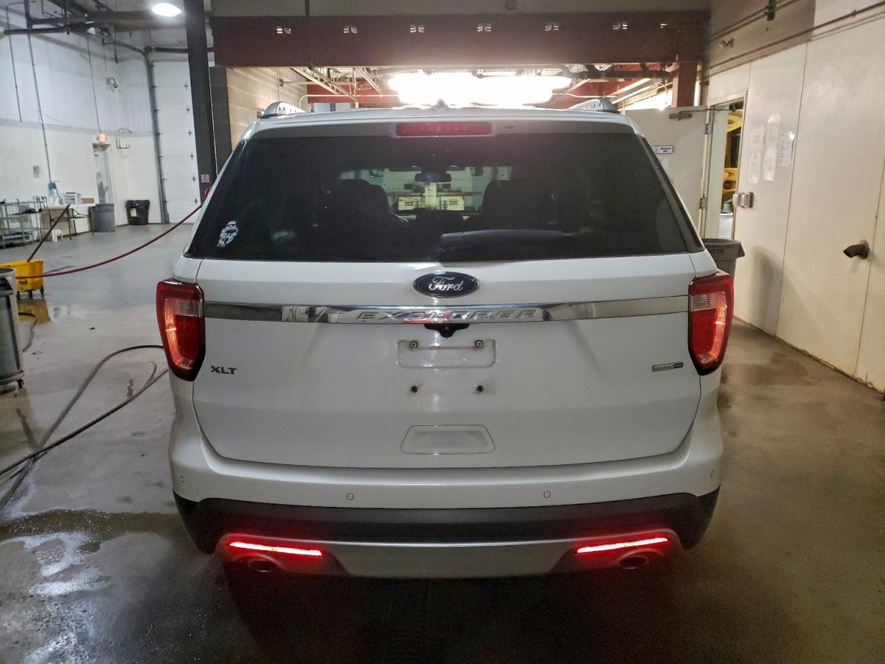Ford Explorer Xlt Image 11