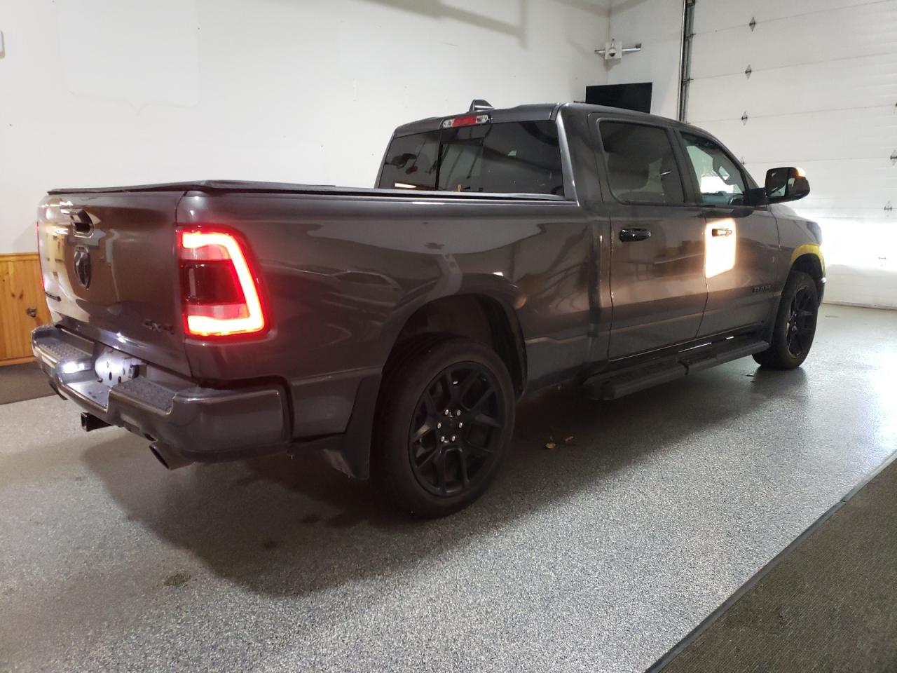 Ram 1500 Laramie Image 12