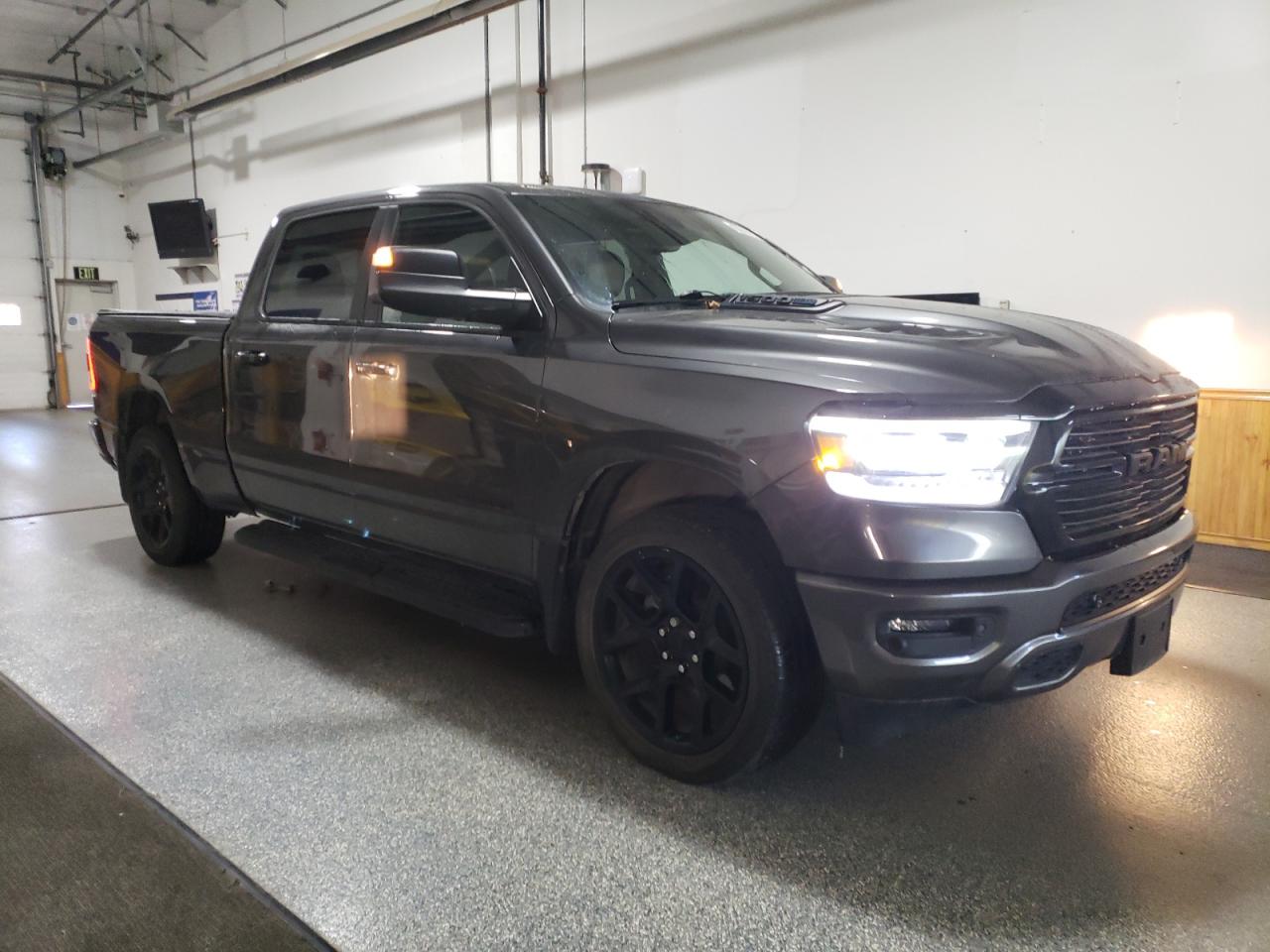 Ram 1500 Laramie Image 8