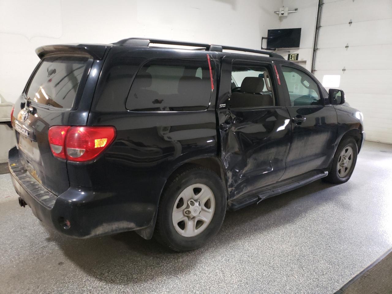 Toyota Sequoia Sr5 Image 4