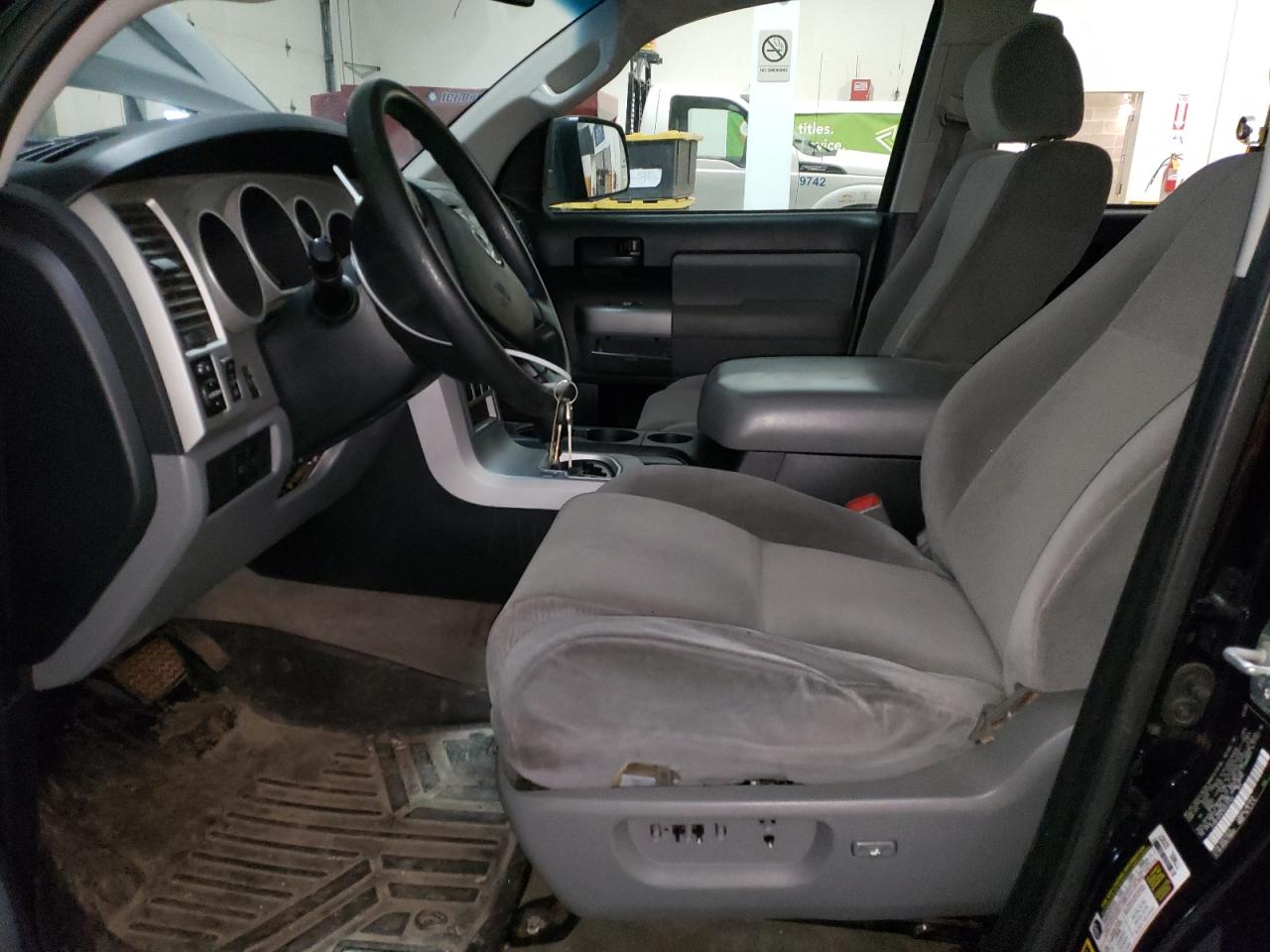 Toyota Sequoia Sr5 Image 10