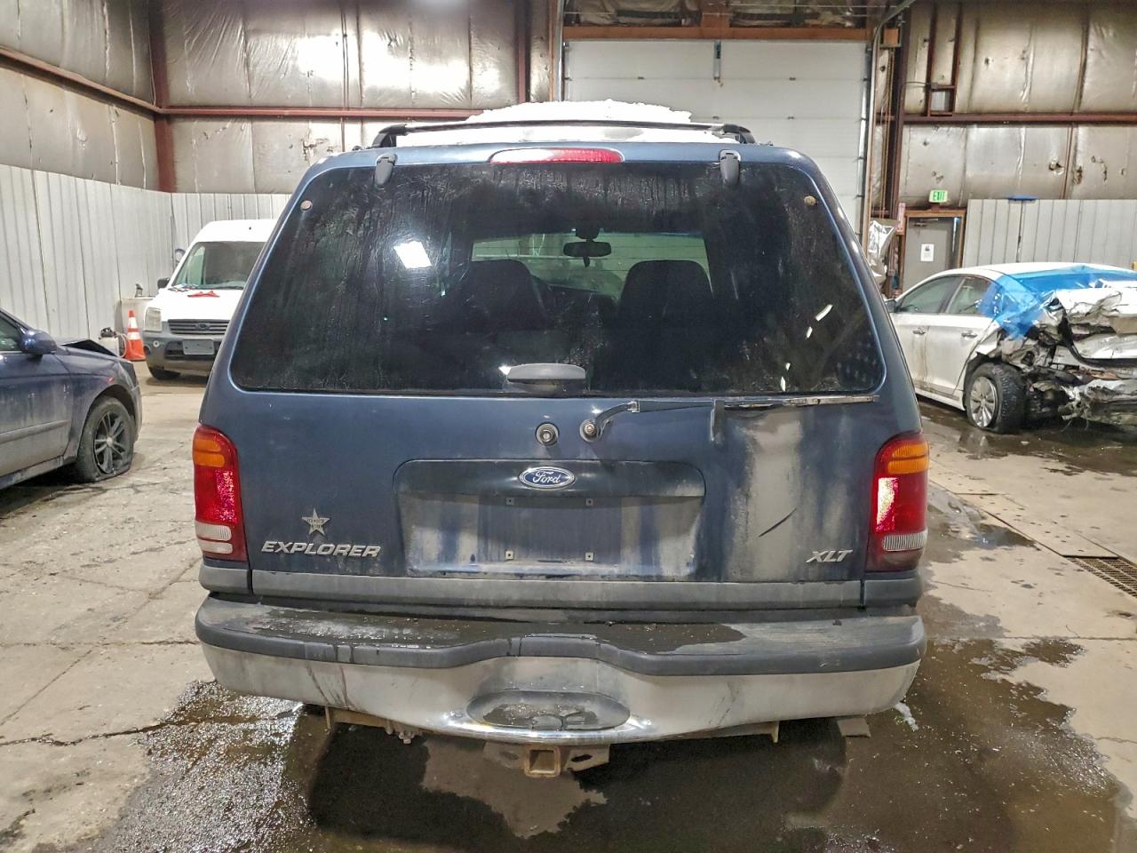 Ford Explorer Image 12