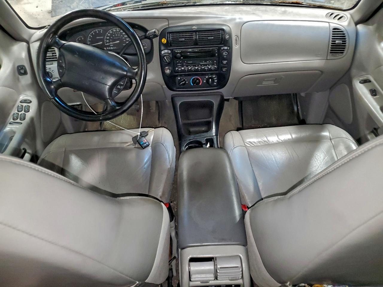 Ford Explorer Image 10