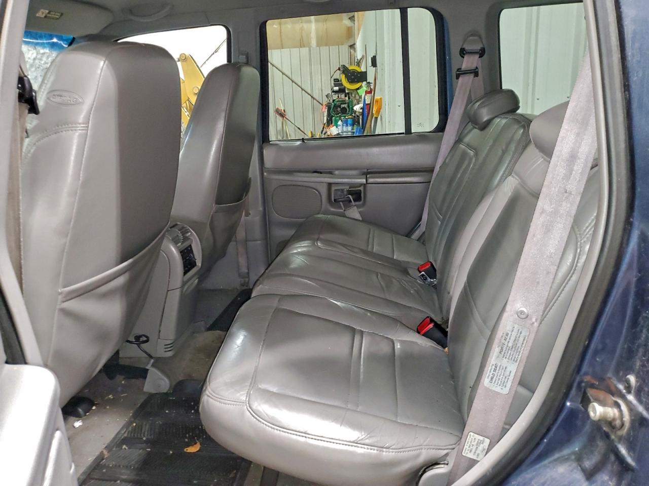 Ford Explorer Image 3