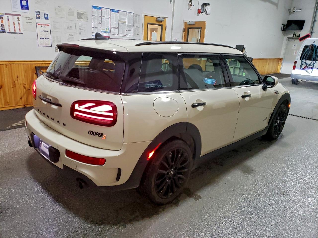 MINI Cooper S Clubman All4 Image 2