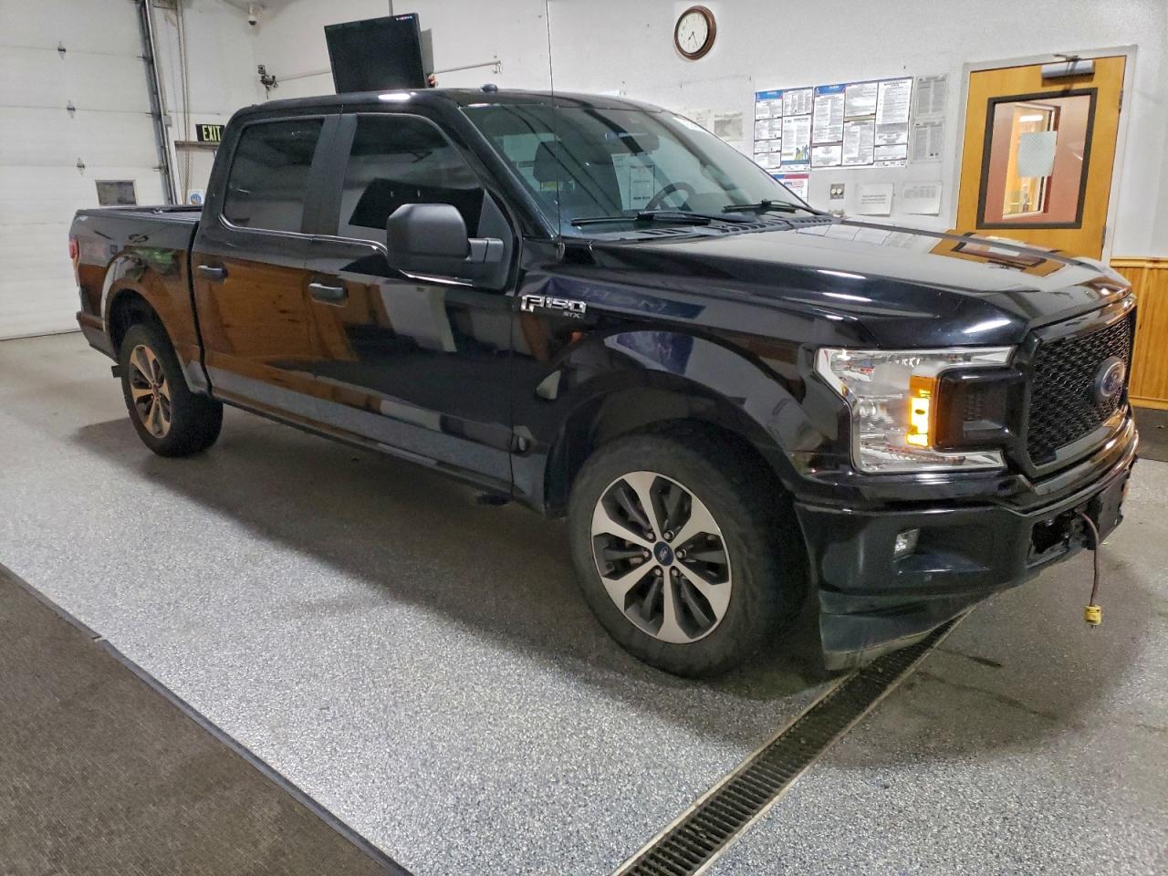 Ford F-150 Supercrew Image 6