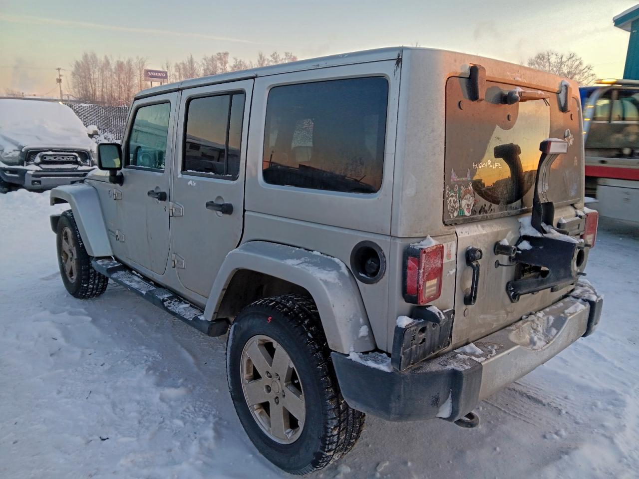 Jeep Wrangler Sahara Image 3