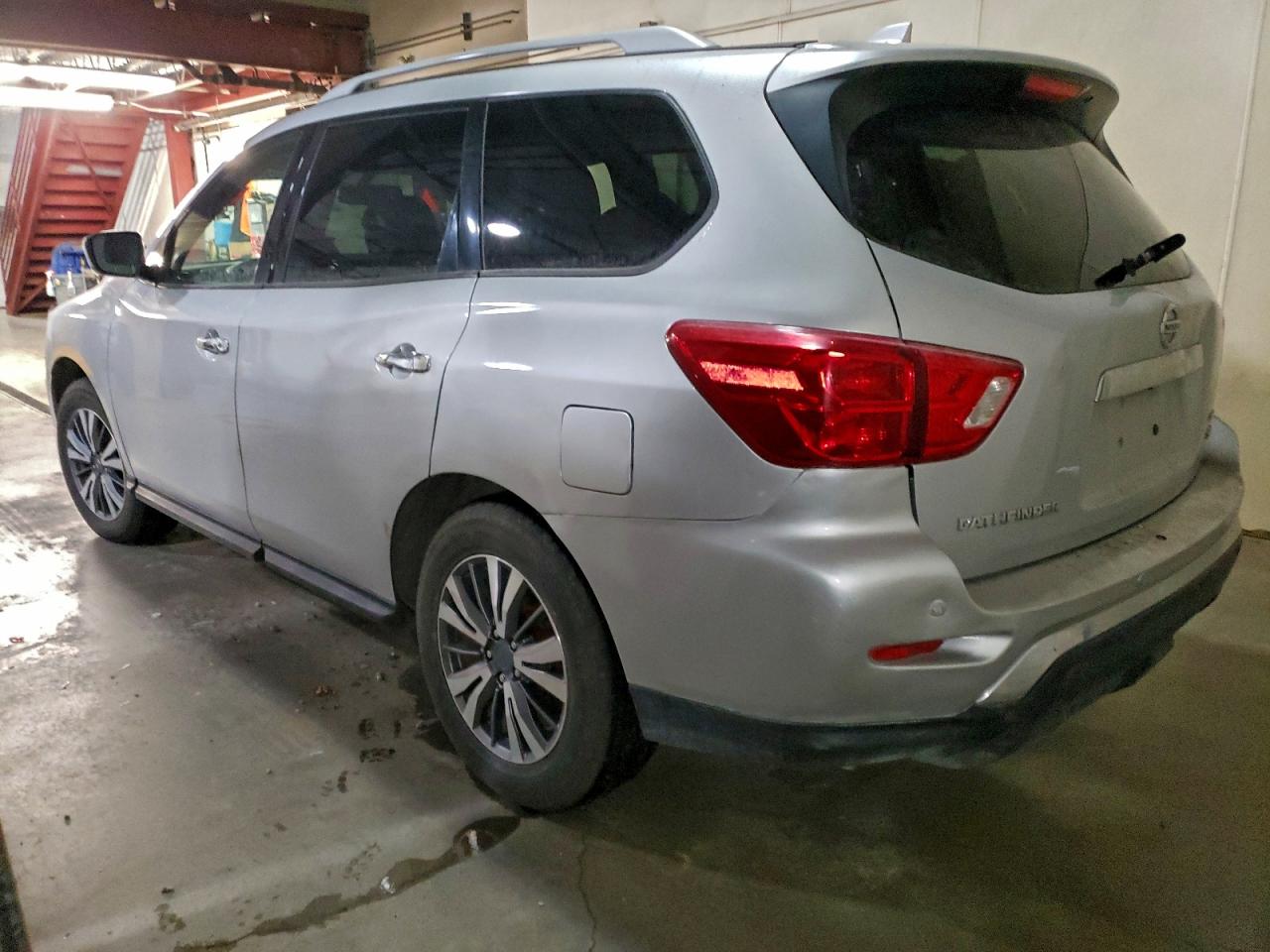 Nissan Pathfinder S Image 2