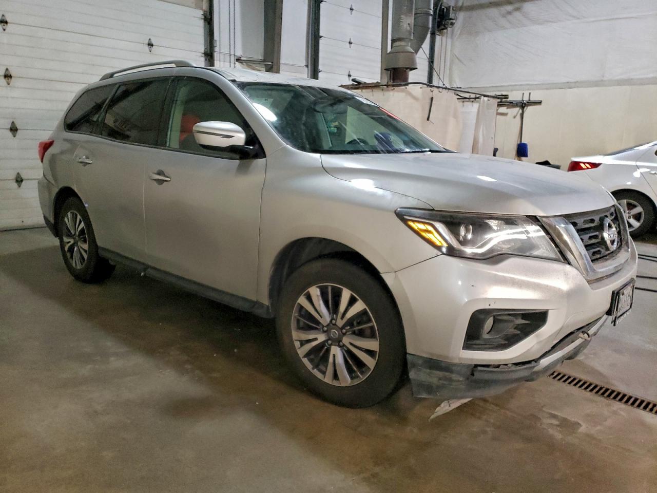 Nissan Pathfinder S Image 9