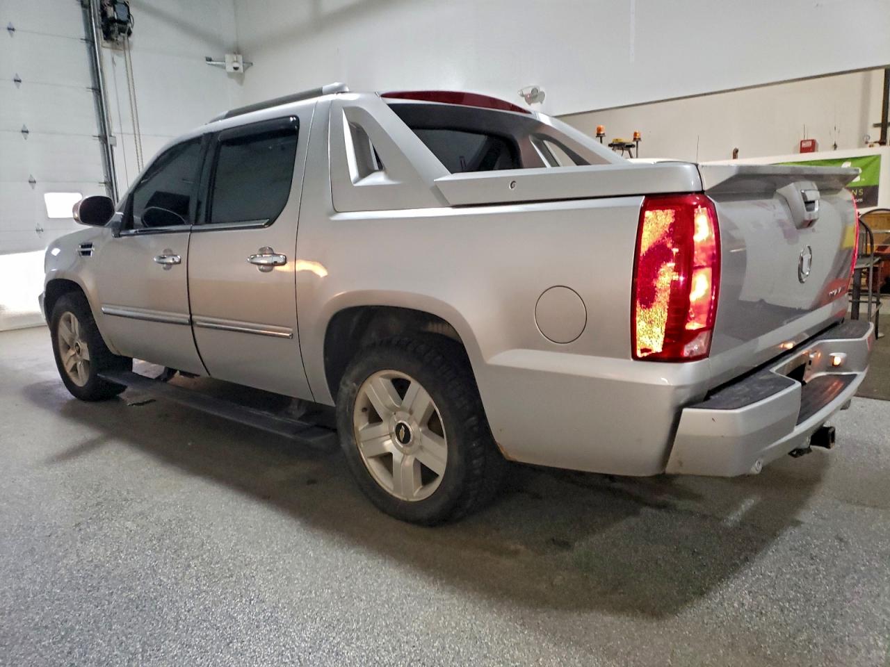 Cadillac Escalade Ext Premium Image 9