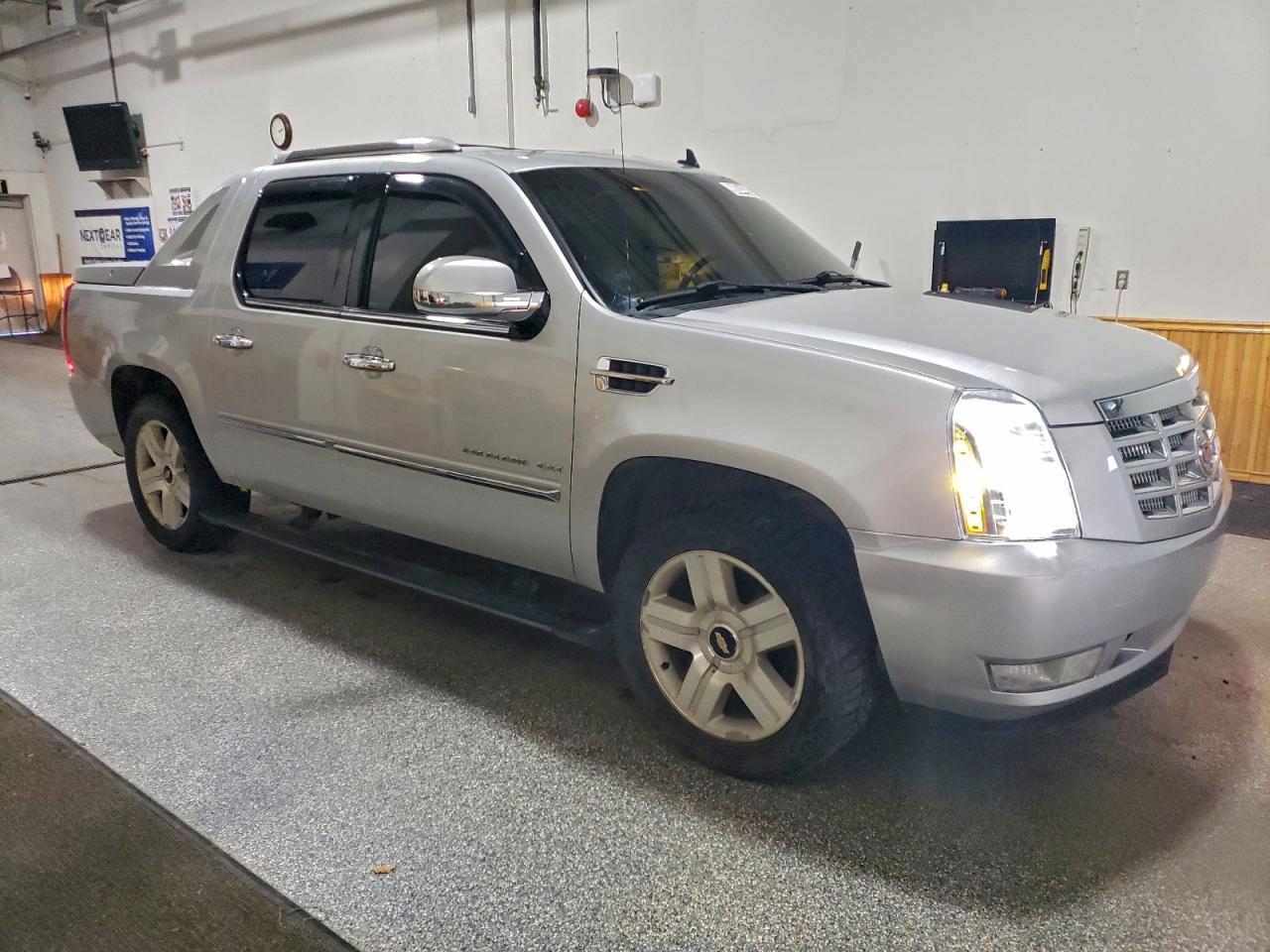 Cadillac Escalade Ext Premium Image 3